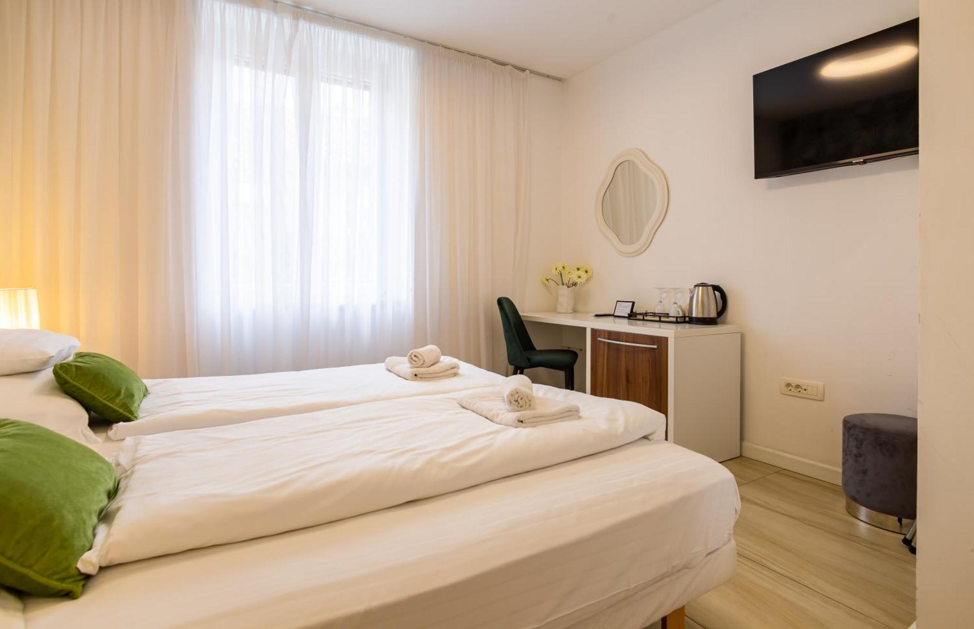 Apartments & Rooms Graso Split Exterior photo